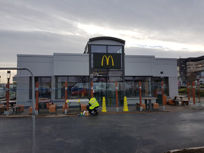 Project: Mc Donalds Airside.
Kingspan KS1000 LP Lo-pitch roof panel, Kingspan Optimo wall panel.